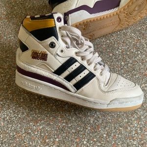 Adidas chalk sneakers ‘Girls are awesome’